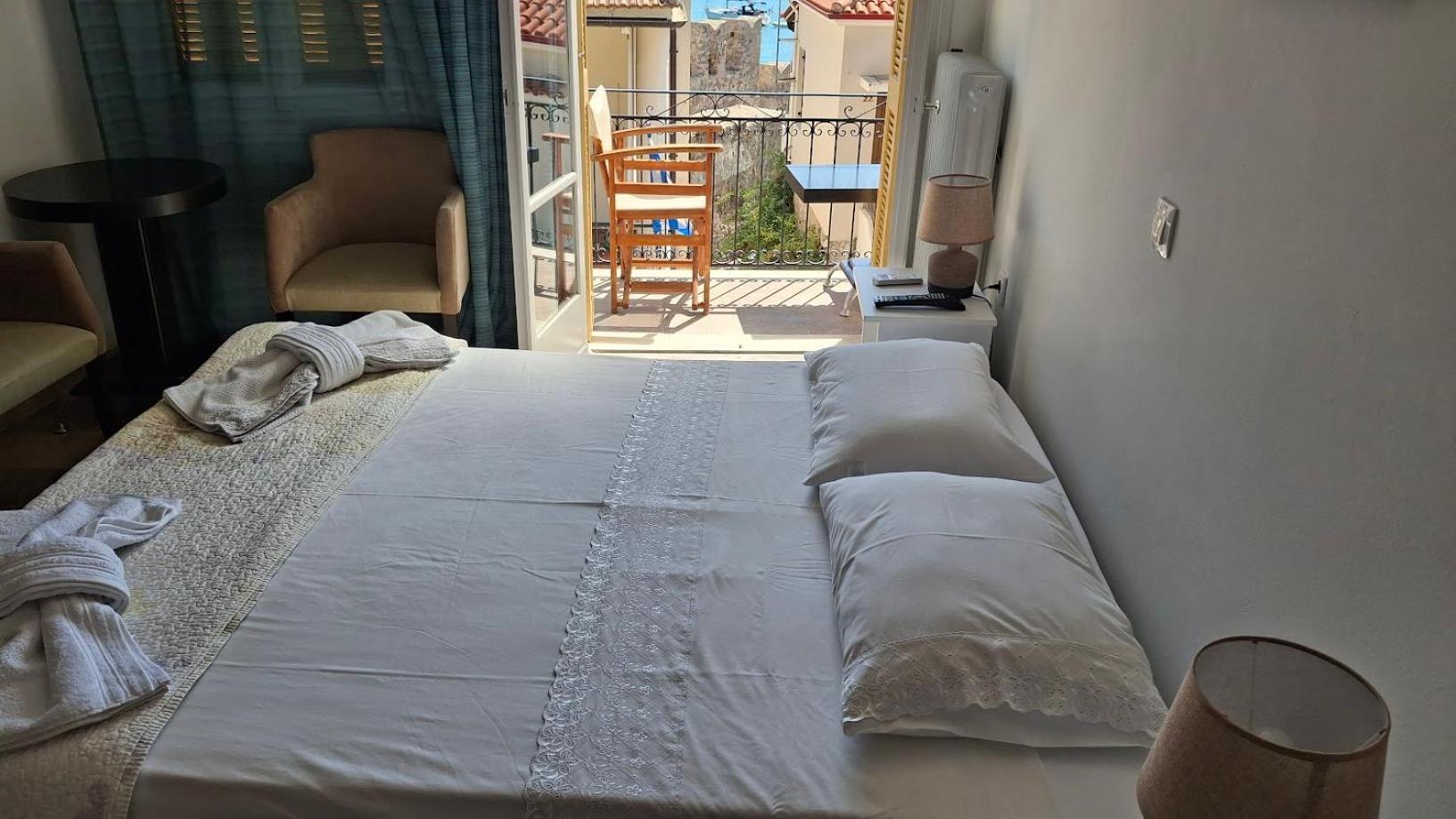 Nafpaktos Apartment And Studios In Port Exterior foto